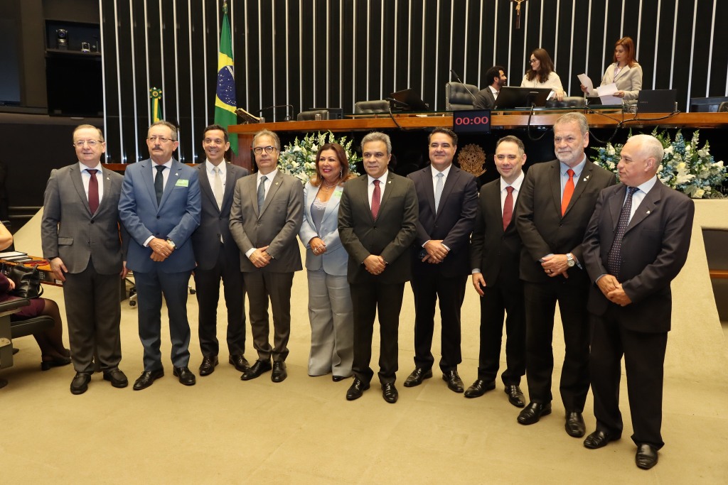 Atricon foi homenageada durante sess&atilde;o no Plen&aacute;rio da C&acirc;mara dos Deputados - foto: Atricon